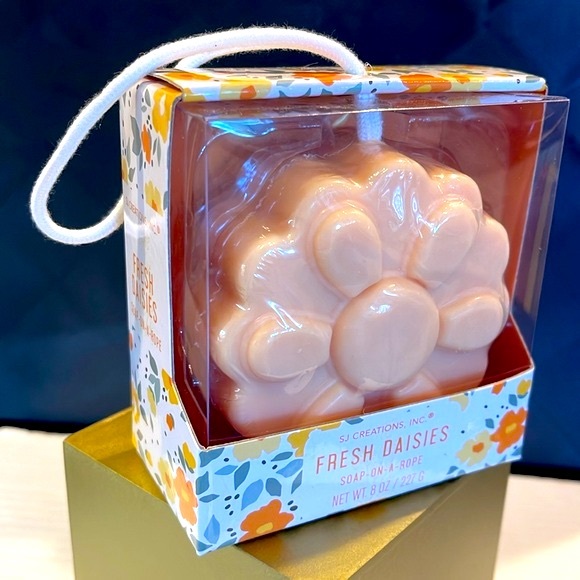 🔥SOAP ON A ROPE🔥FRESH DASIES FLOWER SHAPED SOAP, GREAT FOR TRAVEL OR GIFT NWT - Picture 2 of 6